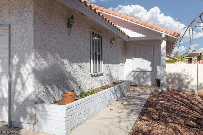 Building Photo - 8432 Mulcahy Ave
