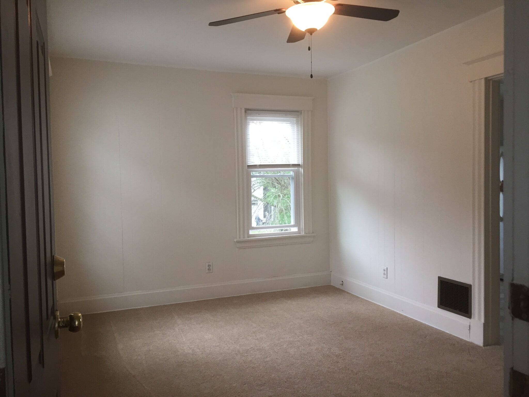 living room - 3323 Emerson Ave