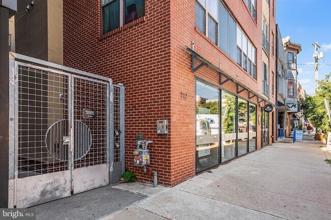 Building Photo - 712-16-716 N 2nd St