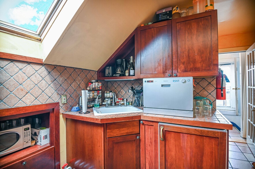Kitchen - 95 Beckett St