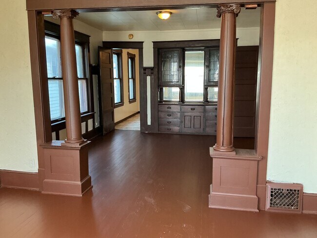 Building Photo - 2513-2515 N Holton St