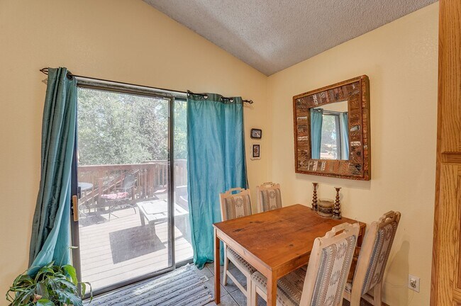 Building Photo - 4 bed, 2 bath Home in Central Fort Collins