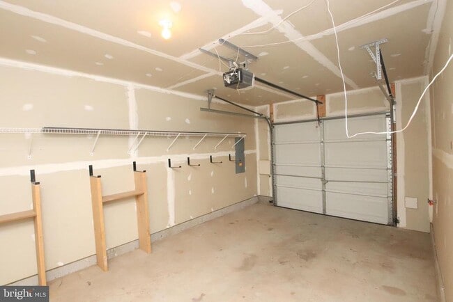 Building Photo - 185 Magellan Dr