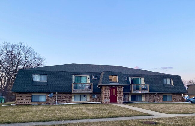 Primary Photo - 520 Parkview Ln