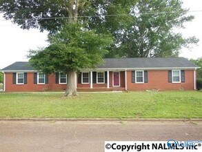 Building Photo - 808 Muriel Dr SE