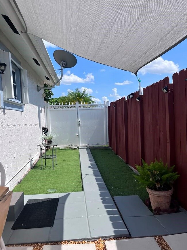 Building Photo - 1607 SW 136th Pl
