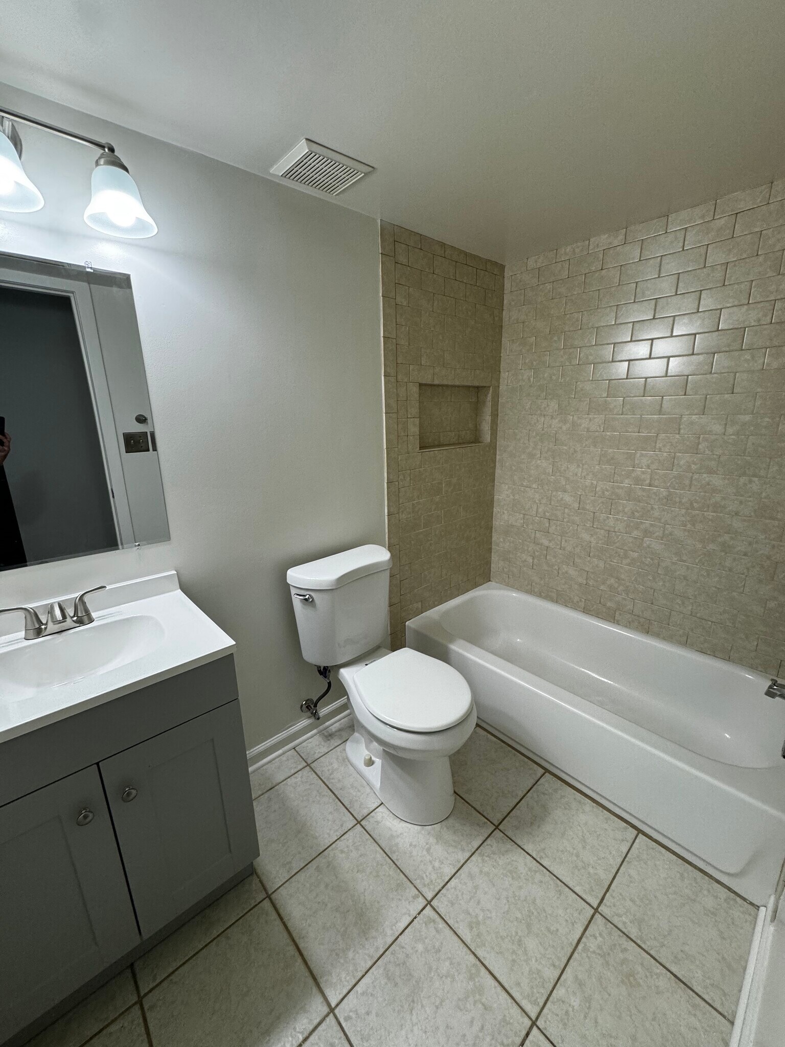 Building Photo - 9962 Hellingly Pl