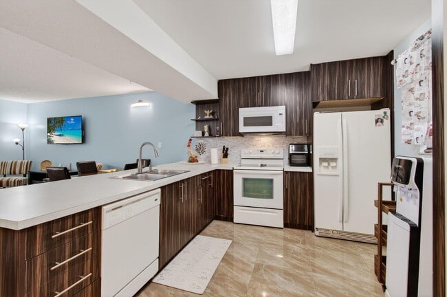 Building Photo - 5220 Las Verdes Cir