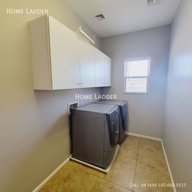 Building Photo - 6282 S Moccasin Trail