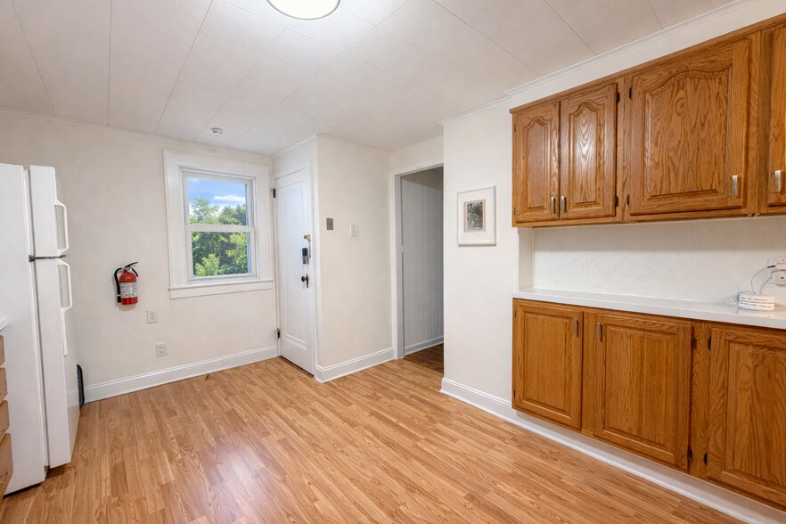 Kitchen - View 2 - 131 Livingston Ave