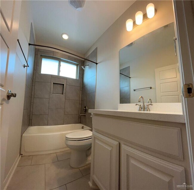 Building Photo - 20 Oriole Dr