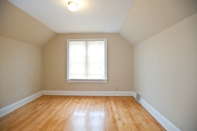 Building Photo - 3259 N Oakland Ave