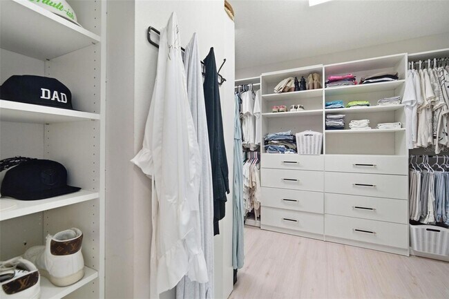 Building Photo - 6396 Roadstead Ct