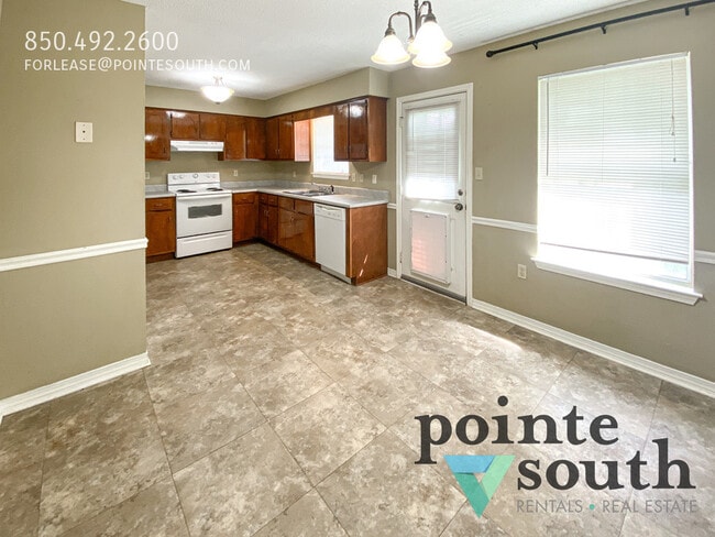 Building Photo - 21846 Mahan Dr