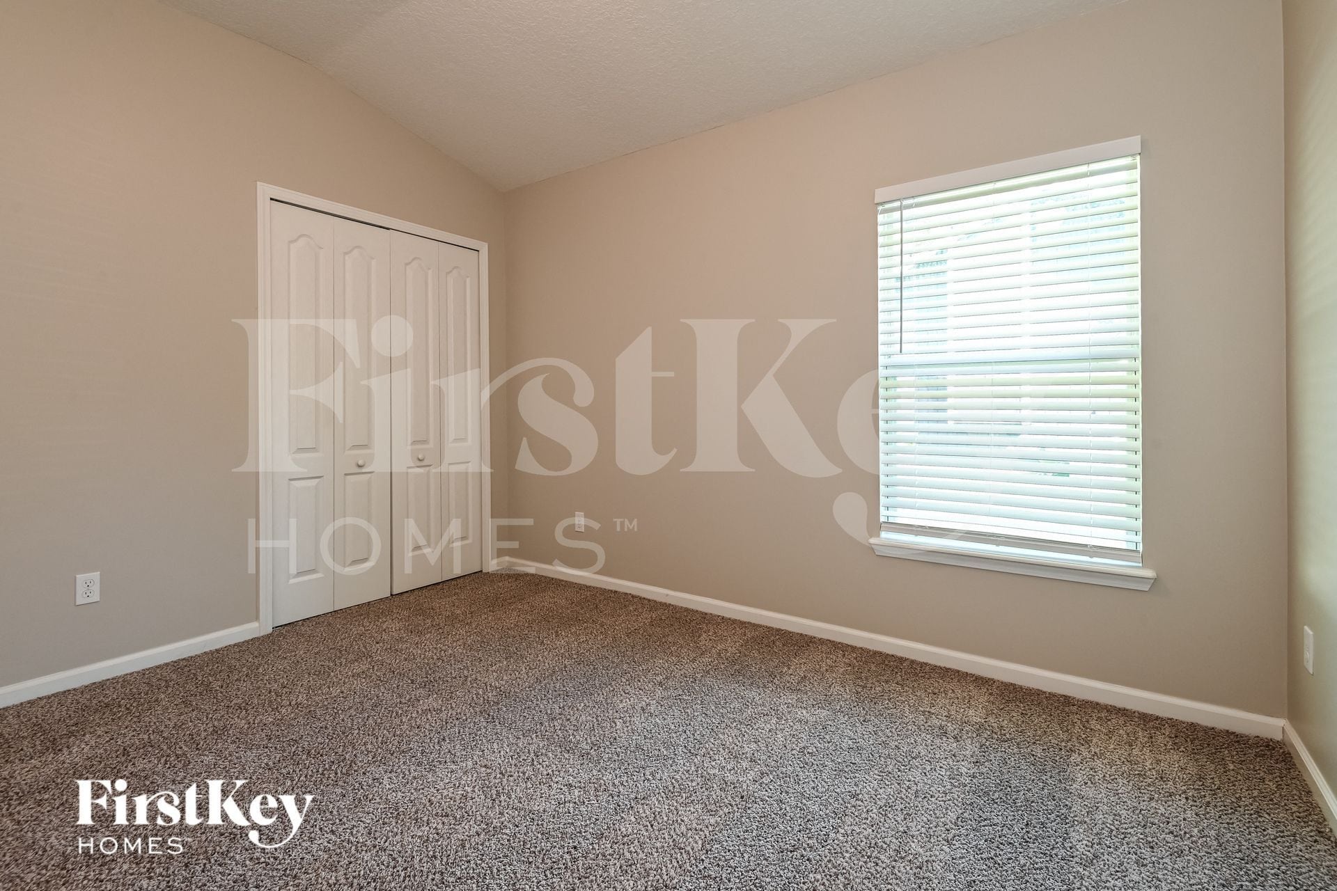 Building Photo - 13915 Ponderosa Pine Dr E