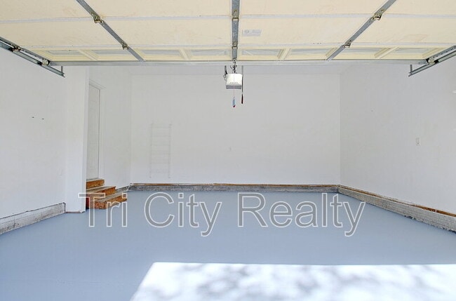 Building Photo - 109 St Albans Way