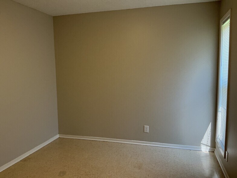 Building Photo - 27 Breezewood Cv