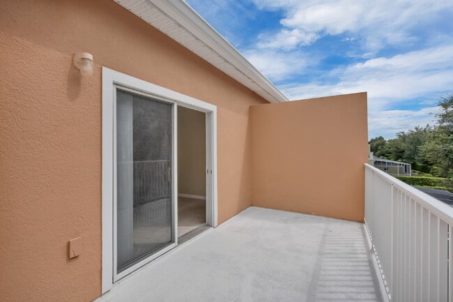 Building Photo - 3-Bedroom Townhome with Private Pool | Mas...