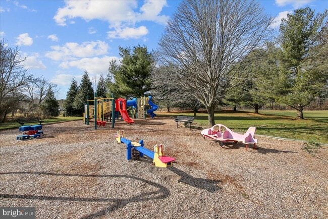 Building Photo - 2867 Shepperton Terrace