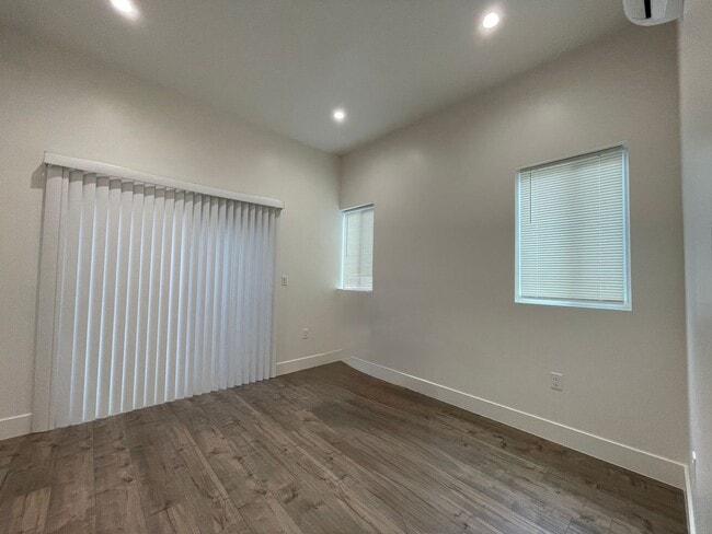 Building Photo - Beautiful Newly Renovated  1 bd 1ba Near Melrose Place
