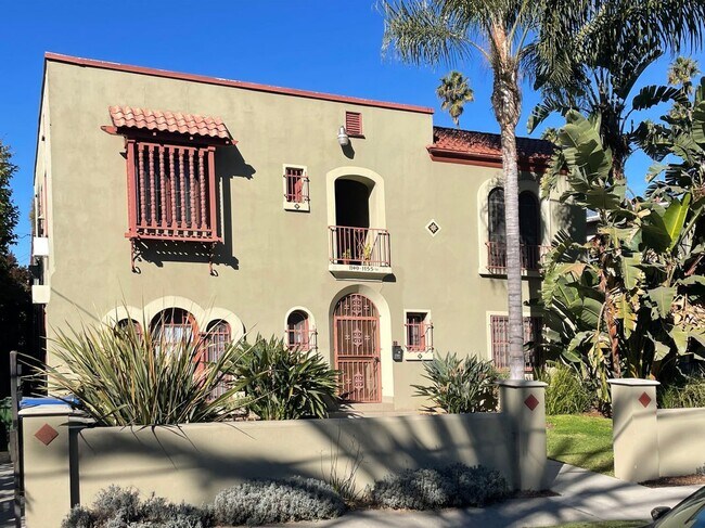Building Photo - 1153 1/2 N Coronado St