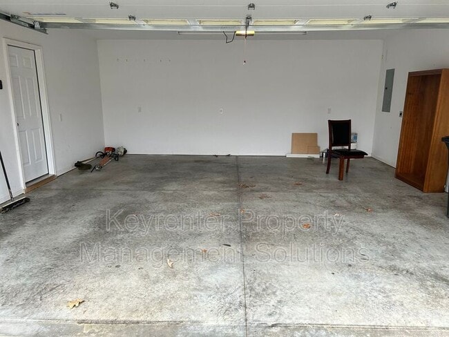 Building Photo - 107 Oakstone Run