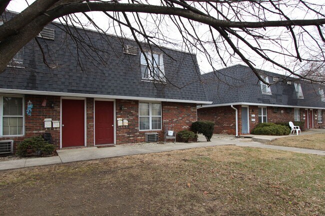 Building Photo - 1 Bedroom/ 1 Bathroom Apartments- Great Location! Pet Friendly!