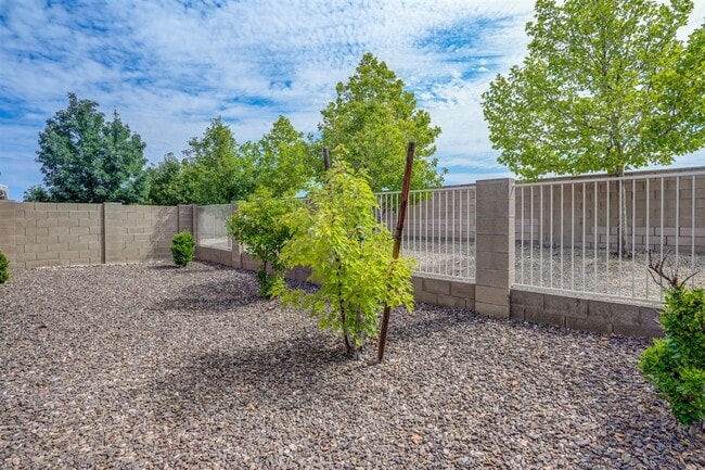 Building Photo - 3 Bedroom, 2 Bath Townhome in Granville!