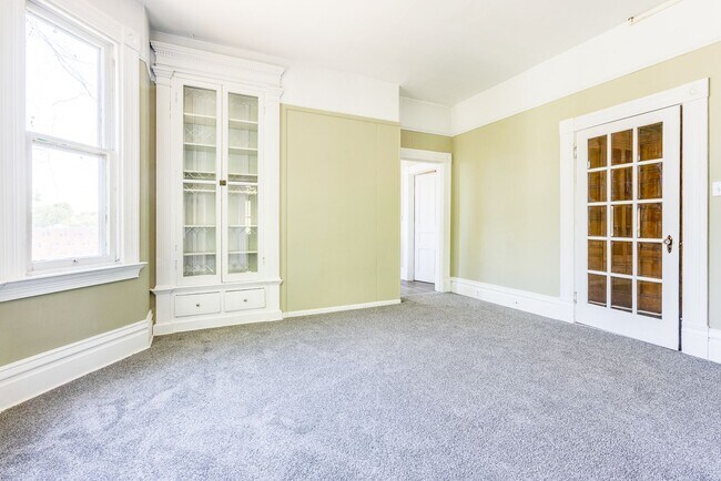 Building Photo - 15 St Thomas St