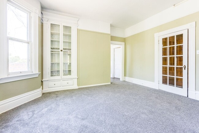 Building Photo - AVAILABLE AUGUST 2026 - Spacious Renovated 4 Bedroom, 1.5 Bath Home w/ AC!