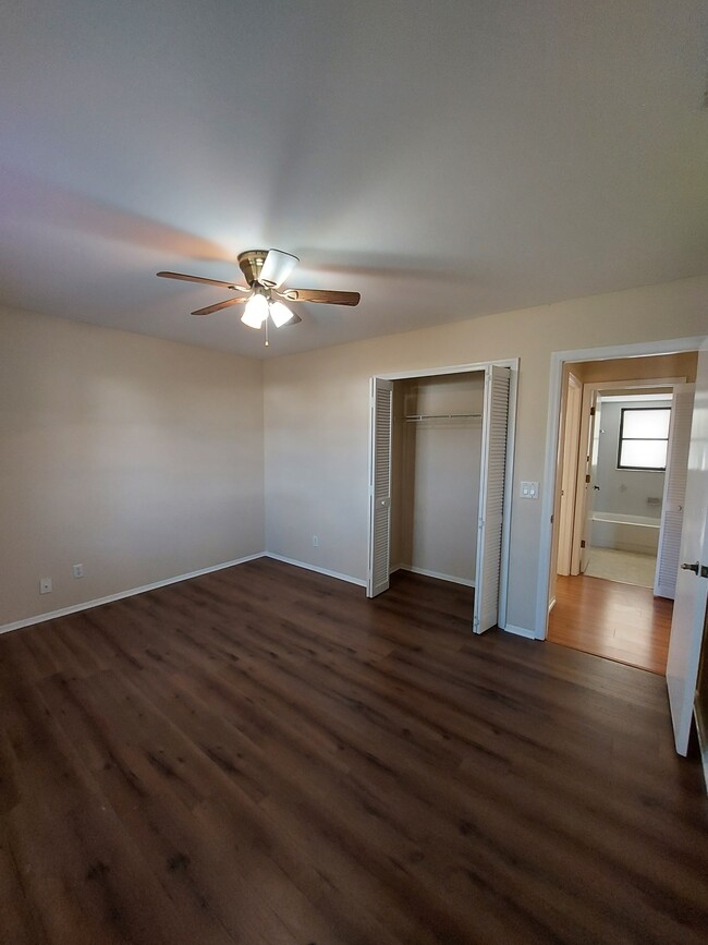 Building Photo - 801 SW 10th Pl