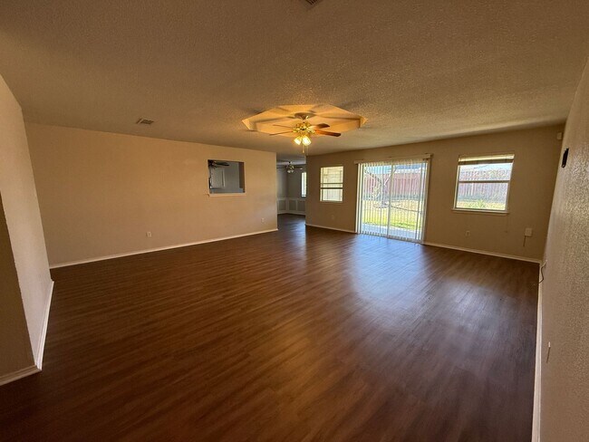Building Photo - 4 Bedroom, 2 Bathroom House in Killeen wit...