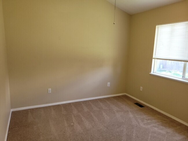 Building Photo - 1329 Nutwood Dr