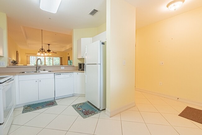 Building Photo - Peaceful Preserve-View Condo in Gated Blue...