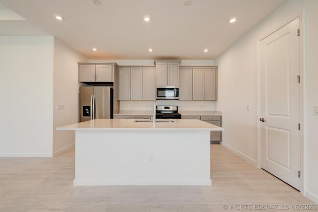 Building Photo - 12712 SW Eleanor Dr