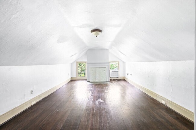 Building Photo - Charming 4BE/3BA Home in Historic Downtown Franklin!