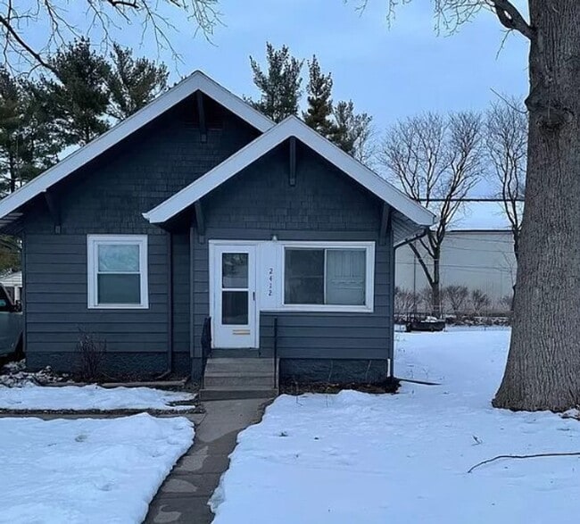 Building Photo - Two bedroom home near Fairgrounds!