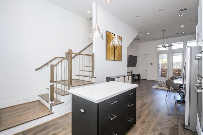 Building Photo - 2412 Canal St