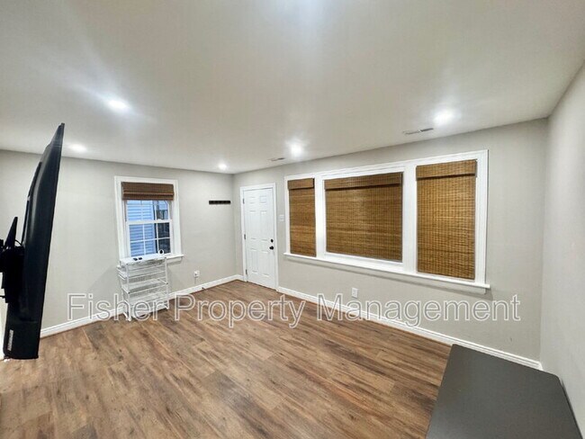 Building Photo - 518 Northside Ave