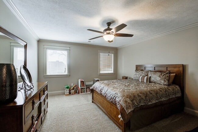 Building Photo - Winslow Cove Furnished Executive Estate with Pool