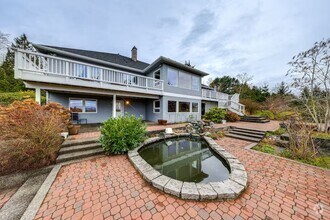 Building Photo - Fully Furnished Daylight Basement 2 Bedroo...