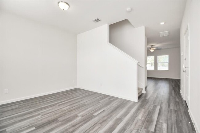 Building Photo - 7814 Hightree Dr