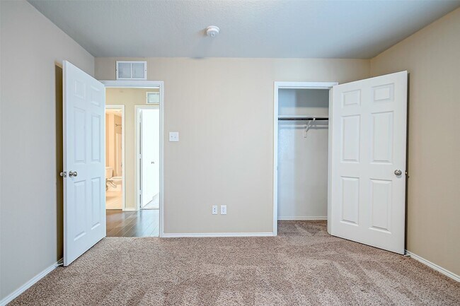 Building Photo - 120 Abelia Dr