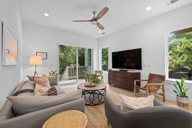 Primary Photo - 1204 E 32nd St