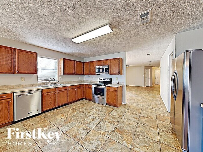 Building Photo - 553 Linacre Dr