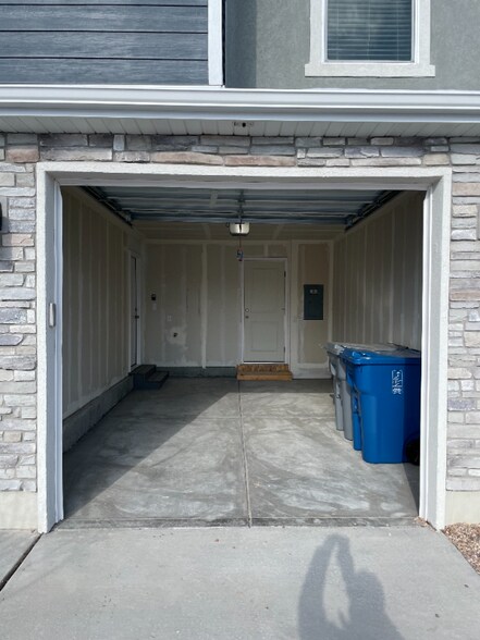 Building Photo - 1126 E Trident Dr