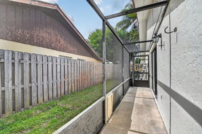 Building Photo - 12260 Old Country Rd S