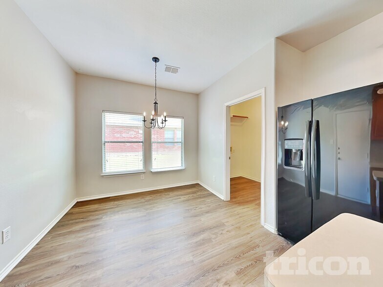 Building Photo - 1525 Trent Dr