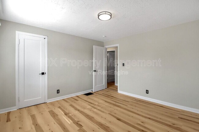 Building Photo - 1045 S James Rd