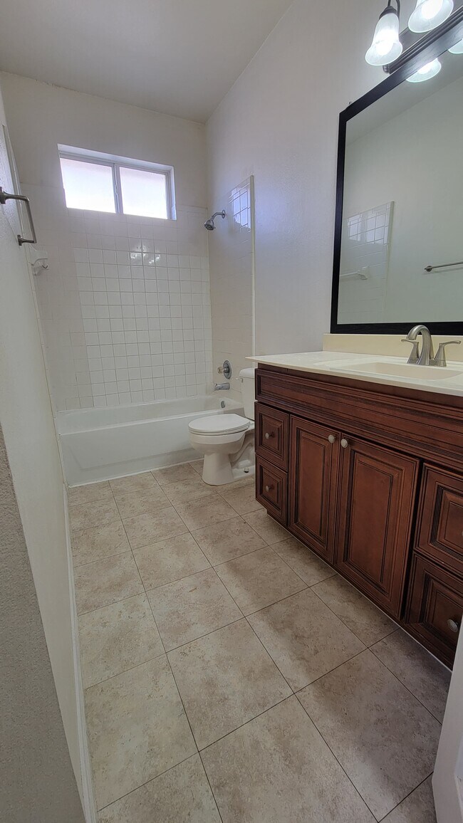 Building Photo - 1606 Jennifer Dr